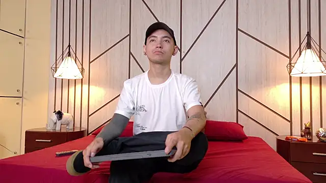 Snapshot of MARCUS_AND_HIKARY chatting on 13, 2, 2025 MARCUS AND HIKARY online show from 13, 2, 2025