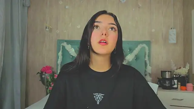 Snapshot of Marcelaa_fox chatting on 17, 12, 2025 Marcelaa fox online show from 17, 12, 2025