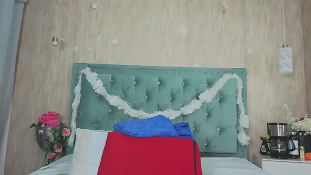 Snapshot of Marcelaa_fox chatting on 18, 12, 2025 Marcelaa fox online show from 18, 12, 2025