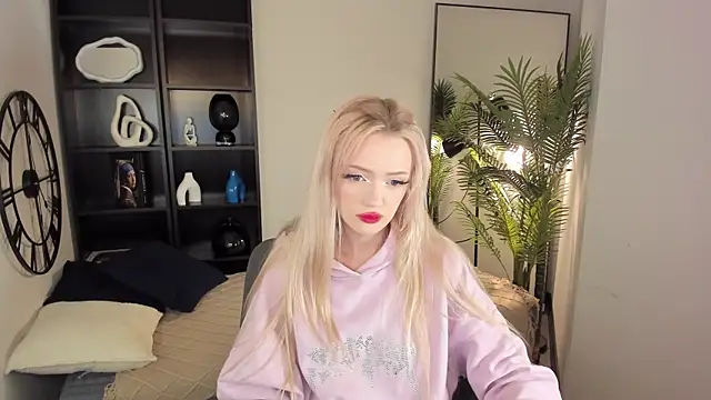 Snapshot of EmilyAir chatting on 12, 10, 2025 EmilyAir online show from 12, 10, 2025