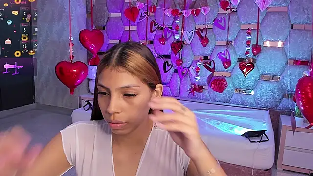 Snapshot of LunaAridi chatting on 5, 2, 2026 LunaAridi online show from 5, 2, 2026