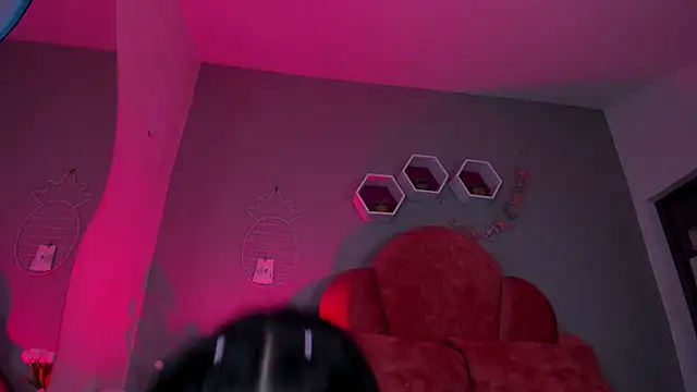 StefanyWilliams  online show from 5, 2, 2025