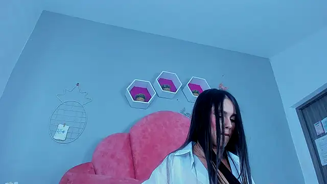 StefanyWilliams  online show from 21, 2, 2025