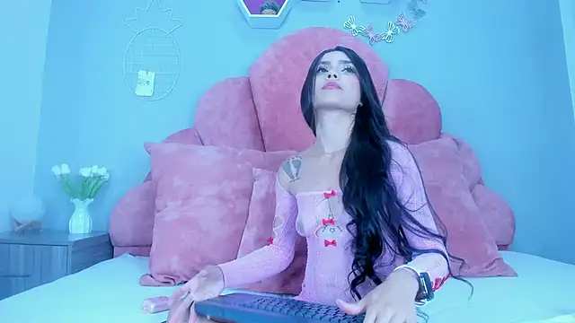 StefanyWilliams  online show from 27, 2, 2025