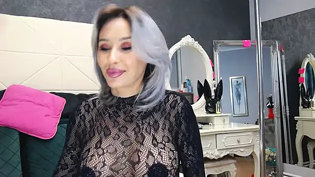 IssaSmith online show from 2, 3, 2025