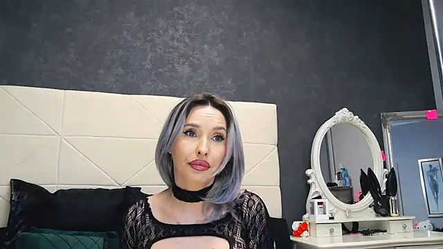 IssaSmith online show from 7, 3, 2025