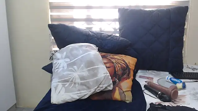 Snapshot of Foxybrownxx1 chatting on 13, 5, 2026 Foxybrownxx1 online show from 13, 5, 2026
