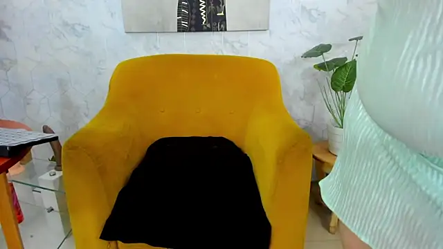 Snapshot of MirandaRossi chatting on 27, 12, 2024 MirandaRossi online show from 27, 12, 2024