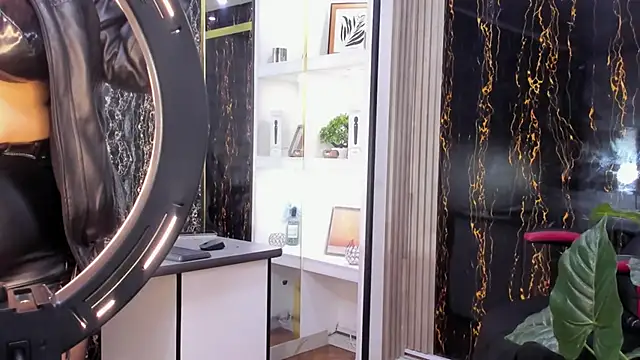 Snapshot of MirandaRossi chatting on 20, 9, 2025 MirandaRossi online show from 20, 9, 2025