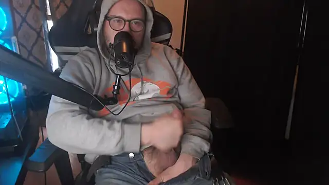 chicostick413 online show from 18, 4, 2026