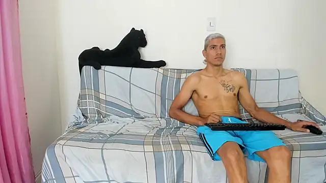 Snapshot of QuinnAndpuma1 chatting on 9, 3, 2025 QuinnAndpuma1 online show from 9, 3, 2025