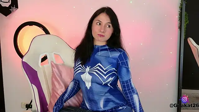 Snapshot of GilaKat chatting on 6, 11, 2025 GilaKat online show from 6, 11, 2025