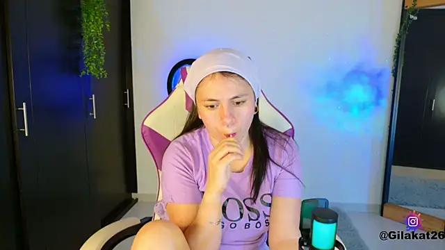 Snapshot of GilaKat chatting on 15, 11, 2025 GilaKat online show from 15, 11, 2025