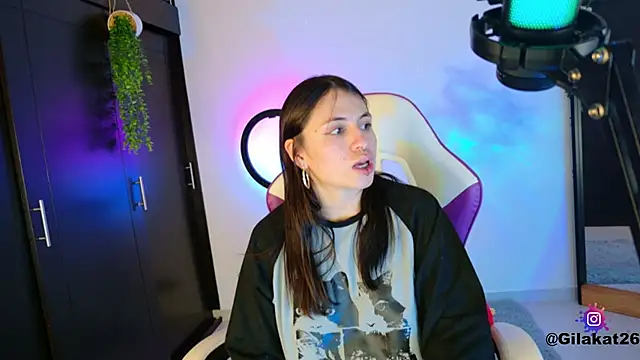 Snapshot of GilaKat chatting on 16, 11, 2025 GilaKat online show from 16, 11, 2025