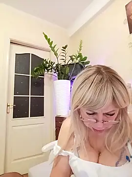 SusieNoreen online show from 16, 9, 2025
