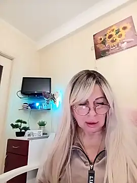 SusieNoreen online show from 5, 10, 2025
