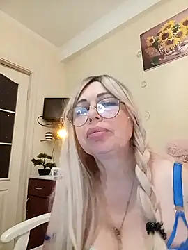 SusieNoreen online show from 9, 10, 2025