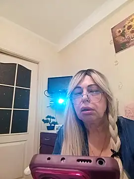SusieNoreen online show from 10, 10, 2025