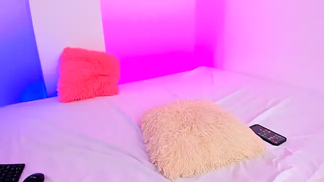 Snapshot of sasha_fox00 chatting on 2, 3, 2026 sasha fox00 online show from 2, 3, 2026