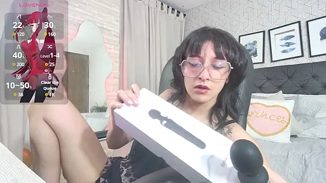 Snapshot of Hannys__cabernet chatting on 13, 12, 2024 Hannys cabernet online show from 13, 12, 2024