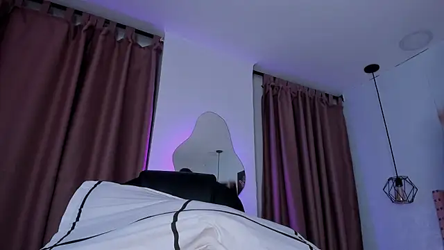 Snapshot of Hannys__cabernet chatting on 5, 2, 2025 Hannys cabernet online show from 5, 2, 2025