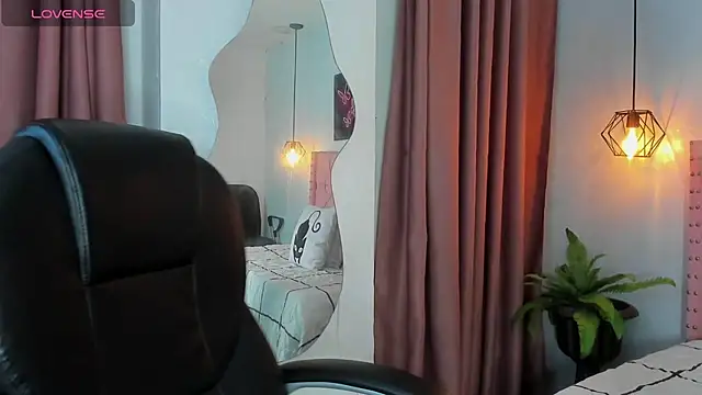 Snapshot of Hannys__cabernet chatting on 28, 2, 2025 Hannys cabernet online show from 28, 2, 2025