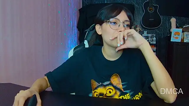 Snapshot of Drea_Foox chatting on 9, 10, 2025 Drea Foox online show from 9, 10, 2025