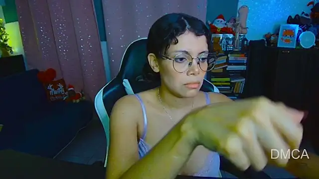 Snapshot of Drea_Foox chatting on 22, 12, 2025 Drea Foox online show from 22, 12, 2025