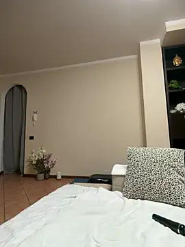 MichelleCara online show from 5, 11, 2025