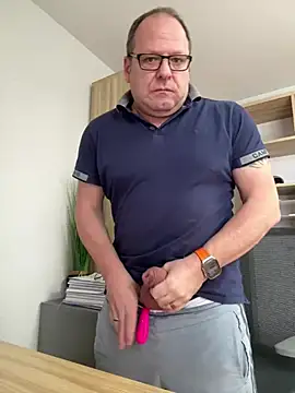 coupleLatinaLovers online show from 30, 12, 2024