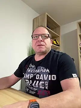 coupleLatinaLovers online show from 2, 1, 2025