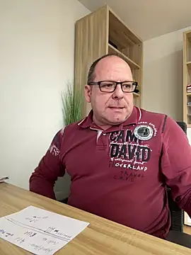 coupleLatinaLovers online show from 10, 1, 2025