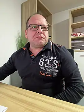 coupleLatinaLovers online show from 13, 1, 2025