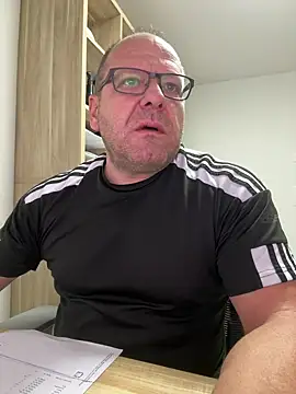 coupleLatinaLovers online show from 1, 10, 2025