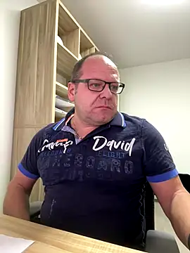 coupleLatinaLovers online show from 24, 11, 2025