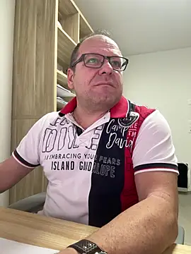 coupleLatinaLovers online show from 5, 12, 2025