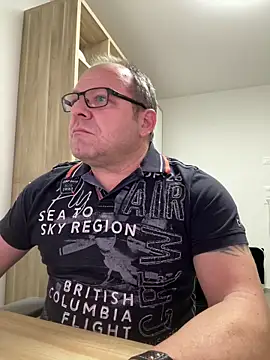 Snapshot of coupleLatinaLovers chatting on 15, 12, 2025 coupleLatinaLovers online show from 15, 12, 2025