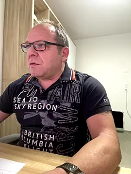 Snapshot of coupleLatinaLovers chatting on 17, 12, 2025 coupleLatinaLovers online show from 17, 12, 2025