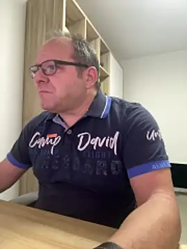 Snapshot of coupleLatinaLovers chatting on 18, 12, 2025 coupleLatinaLovers online show from 18, 12, 2025