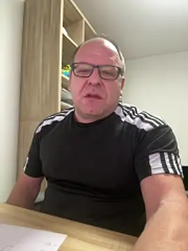 Snapshot of coupleLatinaLovers chatting on 7, 1, 2026 coupleLatinaLovers online show from 7, 1, 2026