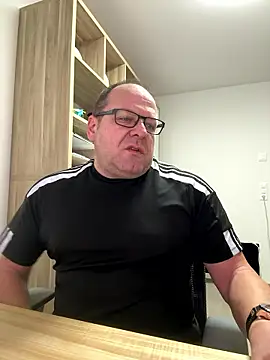 Snapshot of coupleLatinaLovers chatting on 13, 1, 2026 coupleLatinaLovers online show from 13, 1, 2026