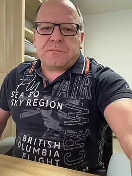 Snapshot of coupleLatinaLovers chatting on 19, 2, 2026 coupleLatinaLovers online show from 19, 2, 2026