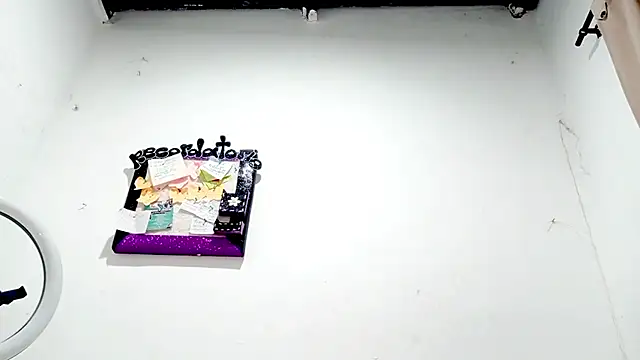 PetiteIvoryQueen19 online show from 19, 12, 2025