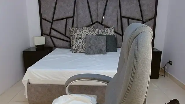 adhara cortez online show from 8, 4, 2026