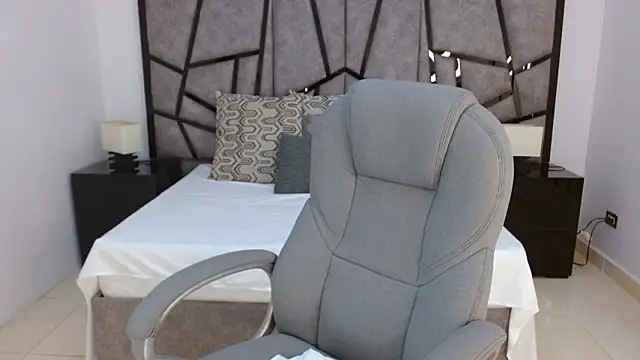 adhara cortez online show from 20, 4, 2026