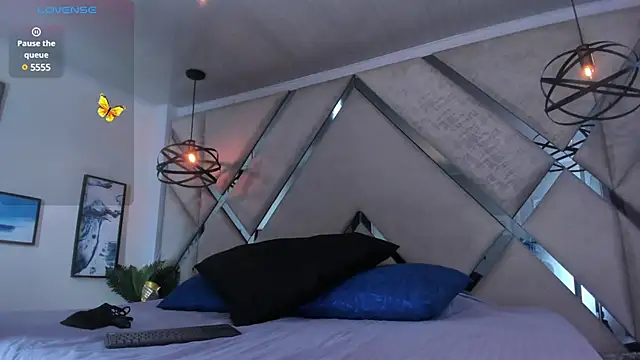 Leah Evans3 online show from 30, 1, 2025