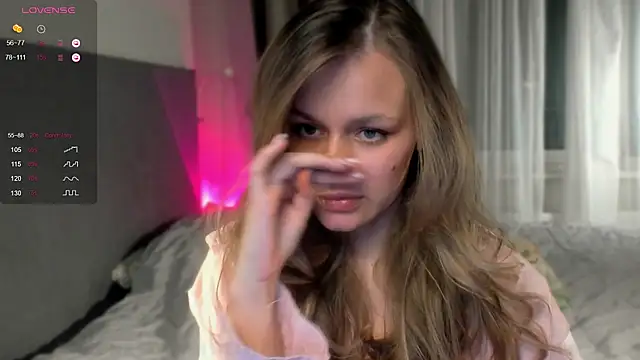 Snapshot of BritneyRoot chatting on 3, 2, 2025 BritneyRoot online show from 3, 2, 2025