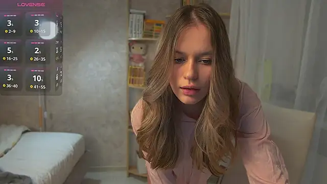 Snapshot of BritneyRoot chatting on 1, 3, 2025 BritneyRoot online show from 1, 3, 2025