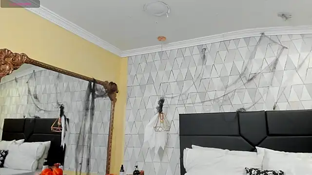 JustinePerry online show from 3, 11, 2025