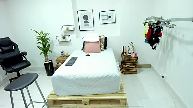 Snapshot of afrodita_martinez chatting on 8, 1, 2025 afrodita martinez online show from 8, 1, 2025